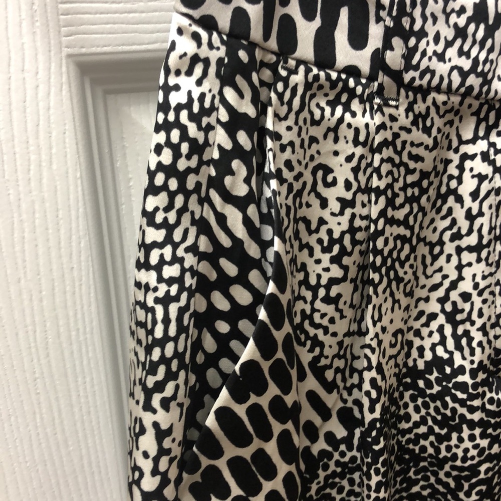 Express Midi Super High Rise Shorts - Picture 3 of 4